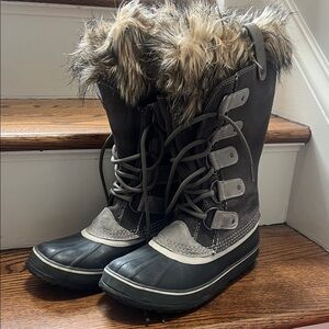 Sorel women’s Fur-Trimmed Winter Boots in Black and Gray